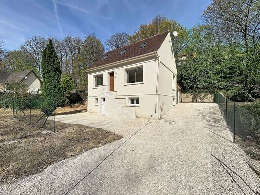 Maison à louer 1 500 € 4 pièces 3 chambres 91 m² 400 m² de terrain Les Essarts-le-Roi 78690