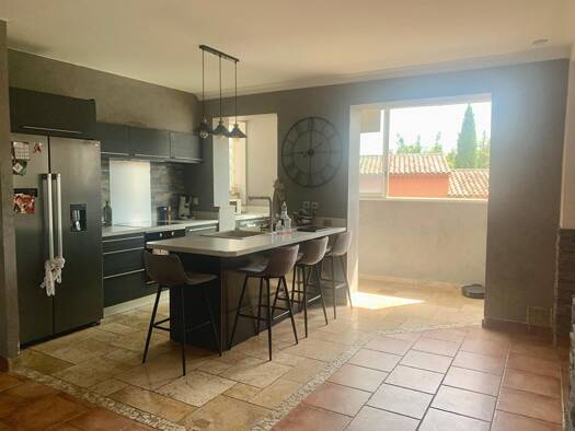 Duplex à louer 880 € 4 pièces 2 chambres 92 m² 1er étage Ouest Entraigues-sur-la-Sorgue 84320