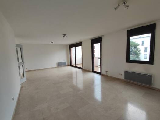 Appartement à louer 930 € 5 pièces 4 chambres 109 m² 5ème étage Centre Ville Valence 26000
