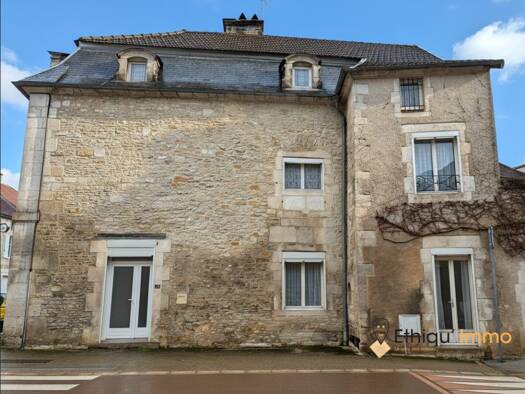 Appartement à louer 500 € 3 pièces 1 chambre 55 m² Étage 1/1 Arc-en-Barrois 52210