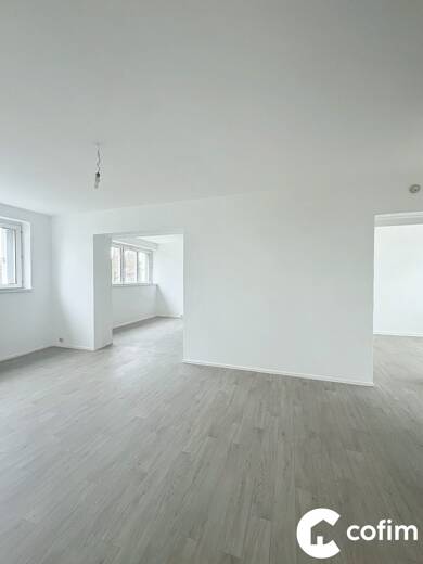Appartement à louer 700 € 4 pièces 3 chambres 95,6 m² Dernier étage, Étage 4/4 Mourenx 64150