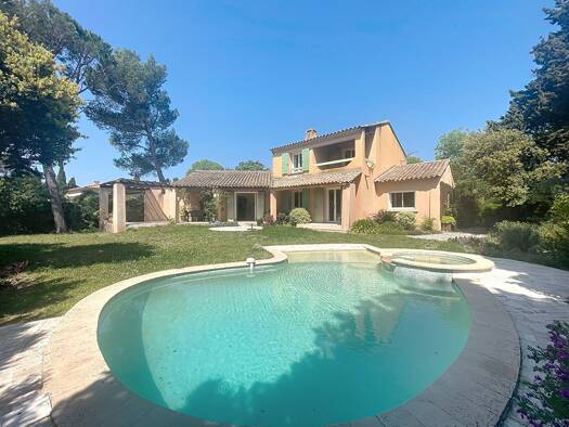 Maison à vendre 650 000 € 6 pièces 4 chambres 165 m² 1 100 m² de terrain Bellecroix-Pont d'Avignon Villeneuve les Avignon 30400