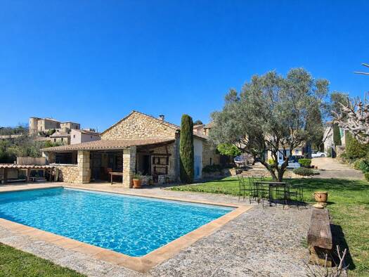 Mas à vendre 760 000 € 12 pièces 5 chambres 450 m² 1 375 m² de terrain Centre Ouest Uzès 30700