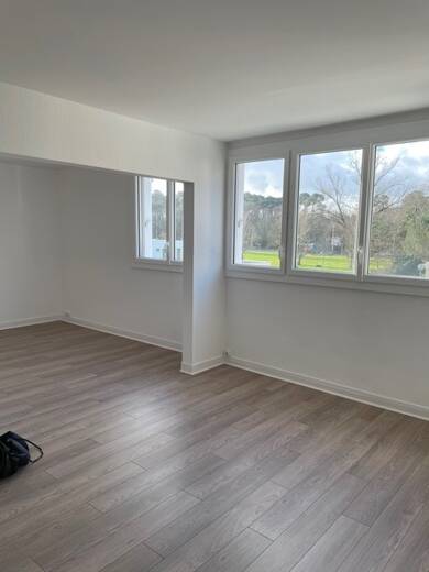 Appartement à louer 1 012 € 3 pièces 2 chambres 70,3 m² Étage 1/1 Merignac 33700