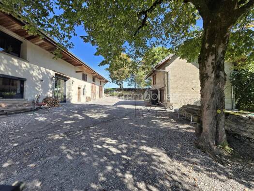 Ferme à vendre 799 000 € 10 pièces 5 chambres 285 m² 2 935 m² de terrain Bloye 74150