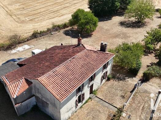 Maison à vendre 139 500 € 5 pièces 2 chambres 155 m² 2 474 m² de terrain Bournezeau 85480