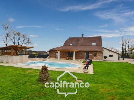 Maison de plain-pied à vendre 379 000 € 5 pièces 4 chambres 164 m² 2 239 m² de terrain Savigny-en-Revermont 71580