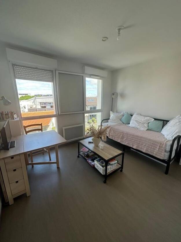 Appartement à louer 630 € 1 pièce 27 m² 2ème étage Port Neuf La Rochelle 17000