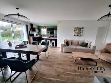 Maison de plain-pied à vendre 349 000 € 6 pièces 4 chambres 102 m² 2 079 m² de terrain Saint-Sébastien-sur-Loire 44230
