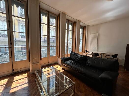 Appartement à louer 1 207 € 1 pièce 51 m² Étage 2/5 Ainay Lyon 2ème arrondissement 69002