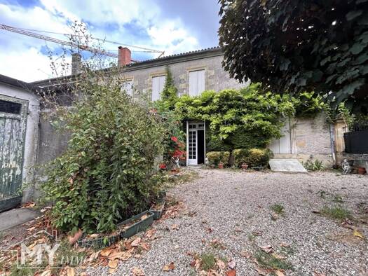 Maison de ville à vendre 221 000 € 7 pièces 5 chambres 280,9 m² 633 m² de terrain Pineuilh 33220