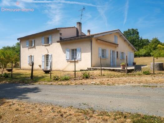 Maison à vendre 239 000 € 5 pièces 3 chambres 140 m² 38 260 m² de terrain Naujan-et-Postiac 33420