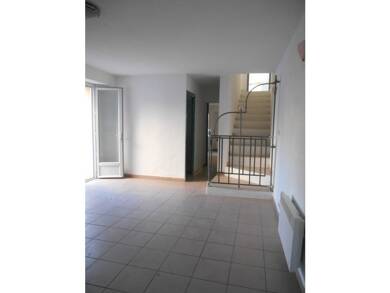 Appartement à louer 548 € 2 pièces 1 chambre 45 m² RDC/1 Caumont sur Durance 84510