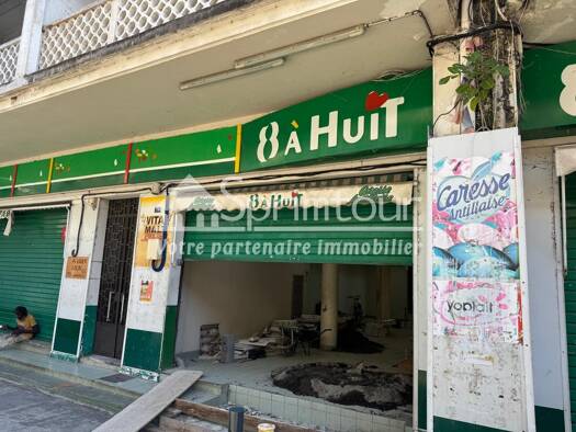 Local commercial à louer 2 800 € 140 m² de surface de vente Basse-Terre 97100