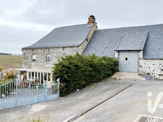 Maison à vendre 211 000 € 5 pièces 3 chambres 170 m² 1 295 m² de terrain Pradiers 15160