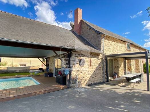 Maison à vendre 357 800 € 6 pièces 4 chambres 189,91 m² 8 909 m² de terrain La Baconnière 53240