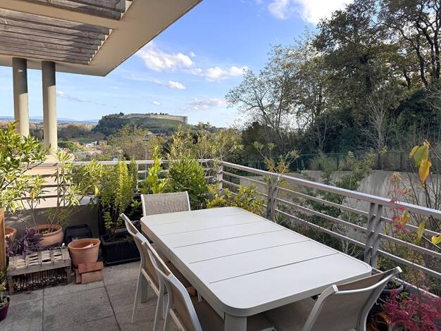 Appartement à vendre 380 000 € 4 pièces 3 chambres 84 m² Étage 2/2 Montagne des Chèvres Villeneuve-lès-Avignon 30400
