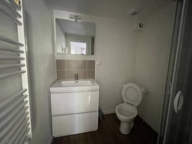 Appartement à louer 320 € 1 pièce 18 m² Étage 2/3 Privas 07000