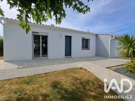 Maison de plain-pied à vendre 228 000 € 4 pièces 3 chambres 83 m² 469 m² de terrain Bouin 85230