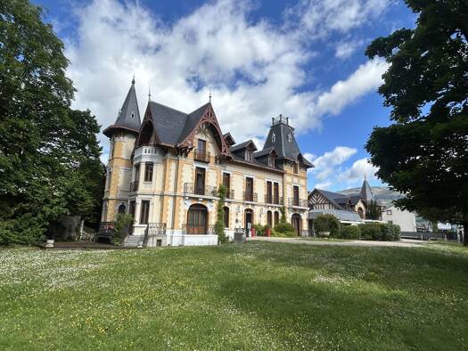 Demeure à vendre 1 900 000 € 26 pièces 14 chambres 1 000 m² Tarascon-sur-Ariège 09400