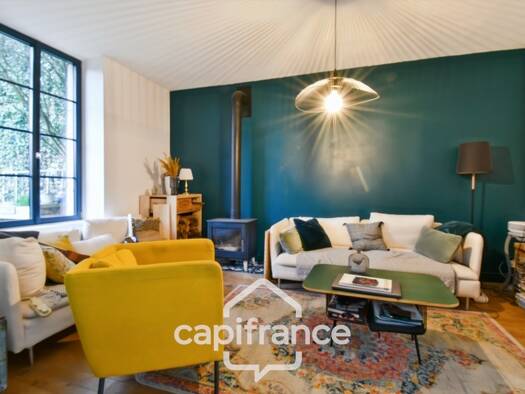 Maison de ville à vendre 225 000 € 6 pièces 4 chambres 123 m² 162 m² de terrain Centre Ville Saint-Jean-d'Angély 17400