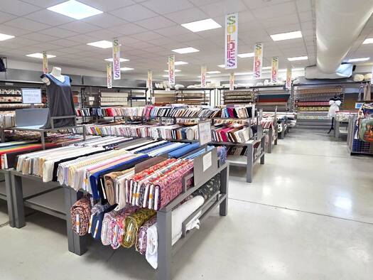 Local commercial à vendre 385 000 € 400 m² de surface de vente Saint-André-de-Corcy 01390