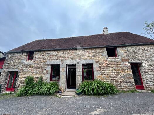 Maison à vendre 317 900 € 4 pièces 2 chambres 110 m² 30 200 m² de terrain Carrouges 61320