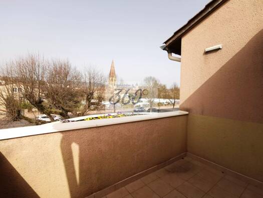 Appartement à louer 690 € 3 pièces 2 chambres 72,5 m² 2ème étage Cluny 71250