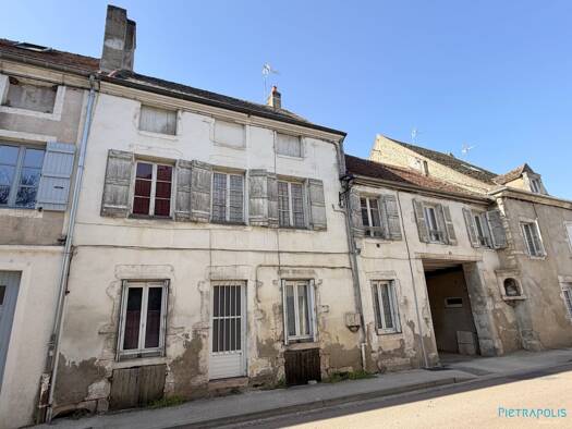 Appartement à vendre 90 000 € 4 pièces 2 chambres 93,4 m² RDC Givry 71640