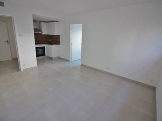 Appartement à louer 595 € 2 pièces 1 chambre 31 m² RDC Spéracèdes 06530