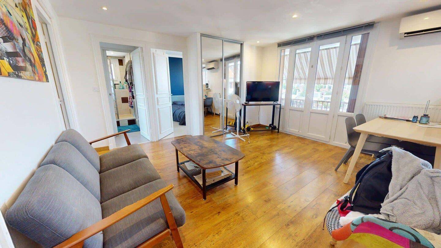 Room in Rue Séverine, Villeurbanne for 75 m² with 4 bedrooms - C — 8