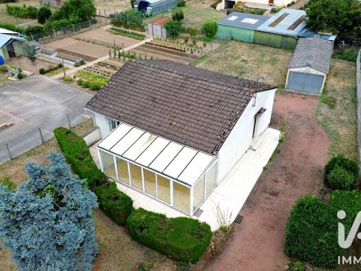 Maison de plain-pied à vendre 116 500 € 3 pièces 2 chambres 77 m² 922 m² de terrain Poilly-lez-Gien 45500