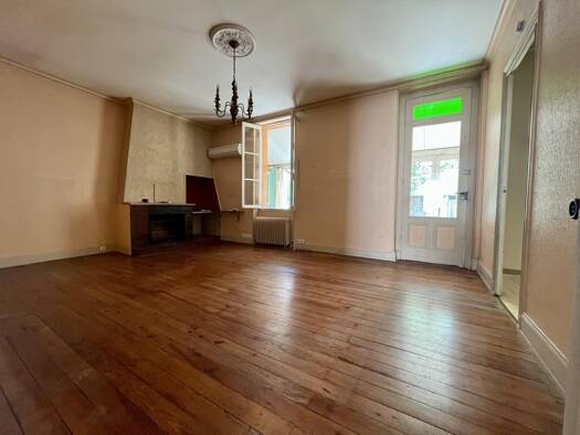Maison de plain-pied à vendre 152 000 € 3 pièces 2 chambres 80 m² 215 m² de terrain Centre Ville Langon 33210