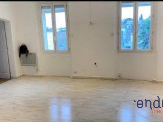 Appartement à vendre 137 800 € 3 pièces 2 chambres 66 m² RDC/1 Centre Les Arcs 83460