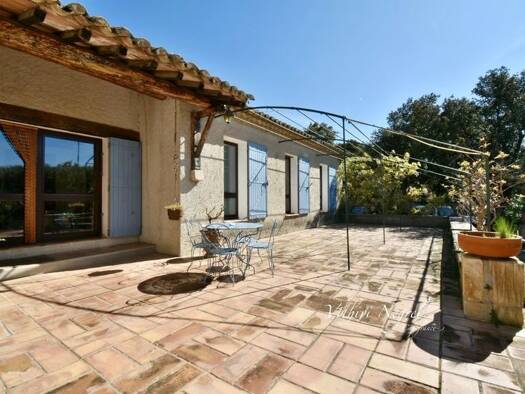 Maison de plain-pied à vendre 540 000 € 5 pièces 4 chambres 145 m² 2 095 m² de terrain Aureille 13930