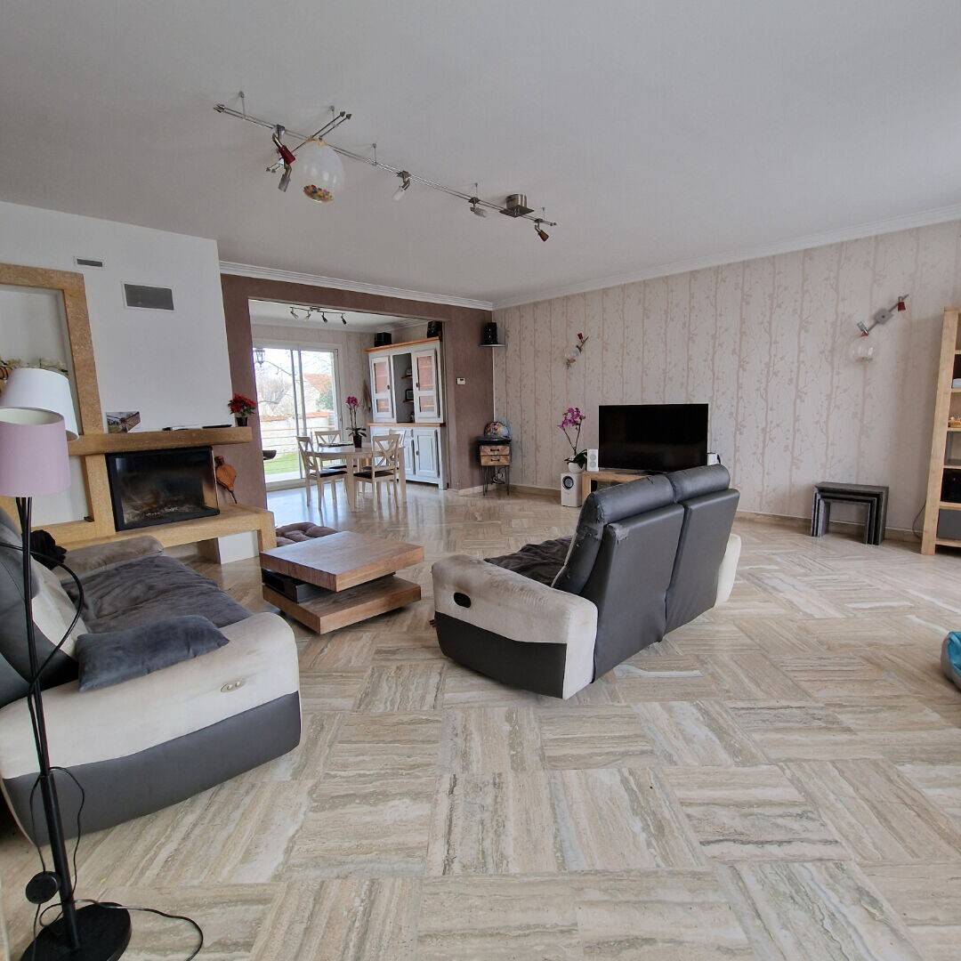 Maison à vendre, 240m², LA CHAPELLE EN SERVAL