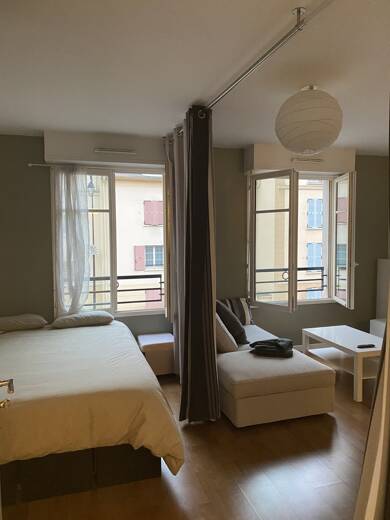 Appartement à louer 985 € 1 pièce 31 m² Étage 1/3 Bas Buc Buc 78530