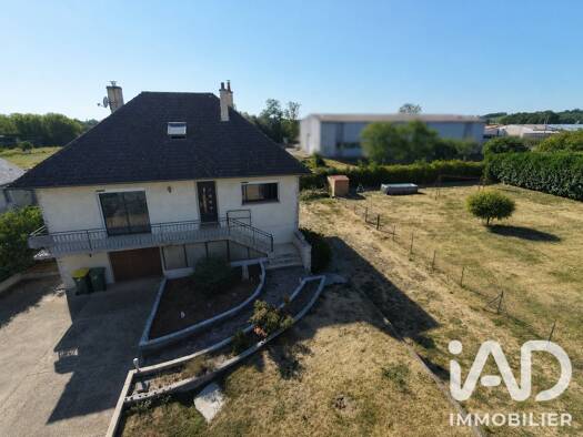 Maison de ville à vendre 197 000 € 6 pièces 5 chambres 122,9 m² 1 830 m² de terrain La Chartre-sur-le-Loir 72340
