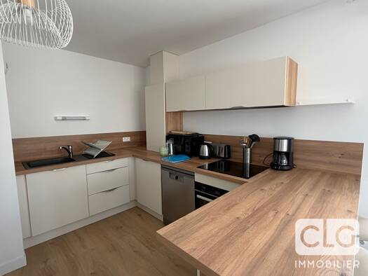 Appartement à louer 885 € 3 pièces 2 chambres 68 m² Étage 3/3 Kerfeunteun Quimper 29000