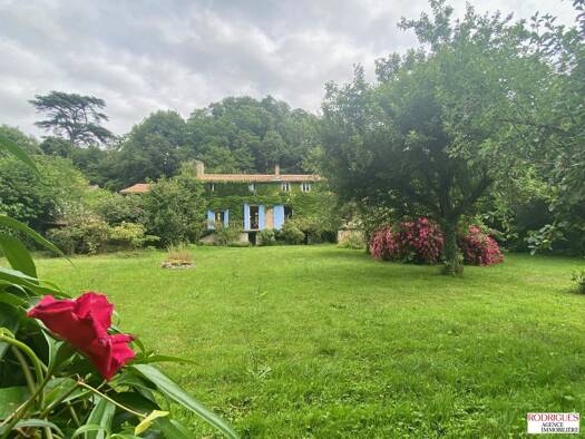 Maison à vendre 210 000 € 8 pièces 4 chambres 208 m² 1 549 m² de terrain Boivre-la-Vallée 86470