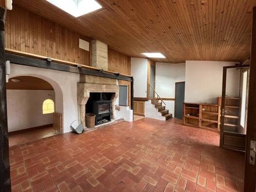 Maison à louer 800 € 4 pièces 3 chambres 113 m² St Cybardeaux 16170