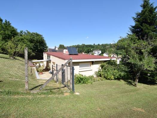 Maison de plain-pied à vendre 249 000 € 6 pièces 4 chambres 120 m² 1 426 m² de terrain Lons-le-Saunier 39000