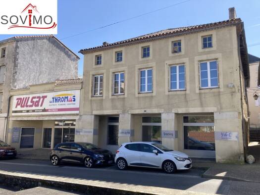 Local commercial à louer 1 473 € 397 m² de surface de vente Confolens 16500