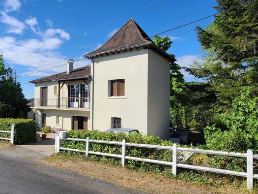 Maison à vendre 198 500 € 5 pièces 4 chambres 118 m² 1 552 m² de terrain Turenne 19500