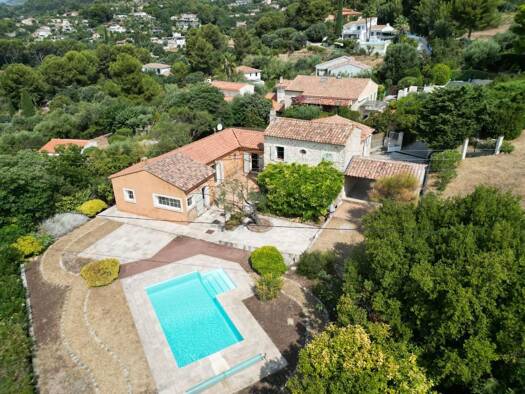Villa à vendre 980 000 € 6 pièces 4 chambres 168 m² 989 m² de terrain Nord Est Ollioules 83190