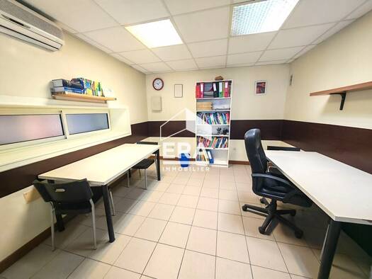 Local commercial à vendre 138 000 € 56,49 m² de surface de vente La Blancarde Marseille 4ème arrondissement 13004