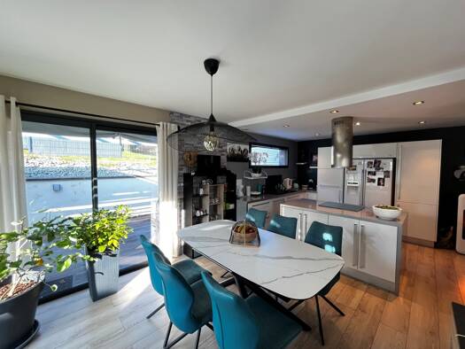 Maison de plain-pied à vendre 290 000 € 4 pièces 3 chambres 116 m² 598 m² de terrain Bethoncourt 25200