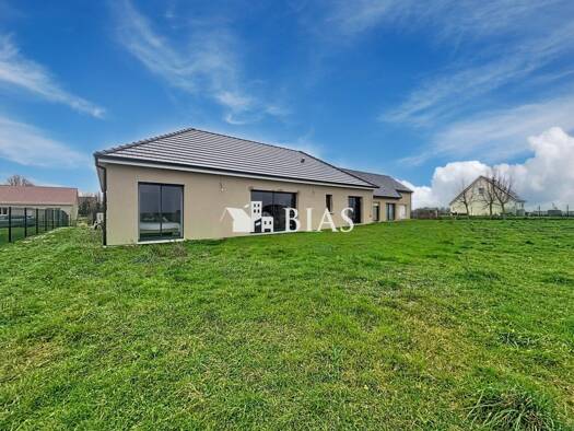 Maison de plain-pied à vendre 265 000 € 4 pièces 3 chambres 100,2 m² Surtauville 27400