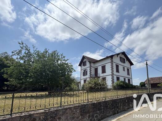 Demeure à vendre 549 000 € 6 pièces 8 chambres 350 m² 2 378 m² de terrain Ascarat 64220