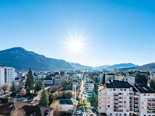 Appartement à vendre 947 000 € 4 pièces 3 chambres 100 m² Étage 10/10 Annecy 74000